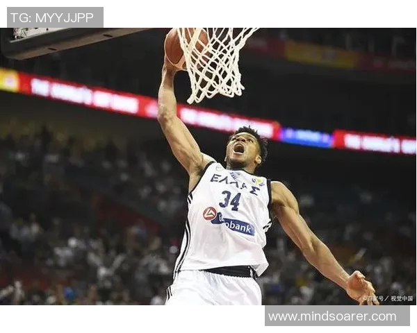 扬尼斯阿德托昆博突破技巧解析速度与力量如何完美融合于篮球场上